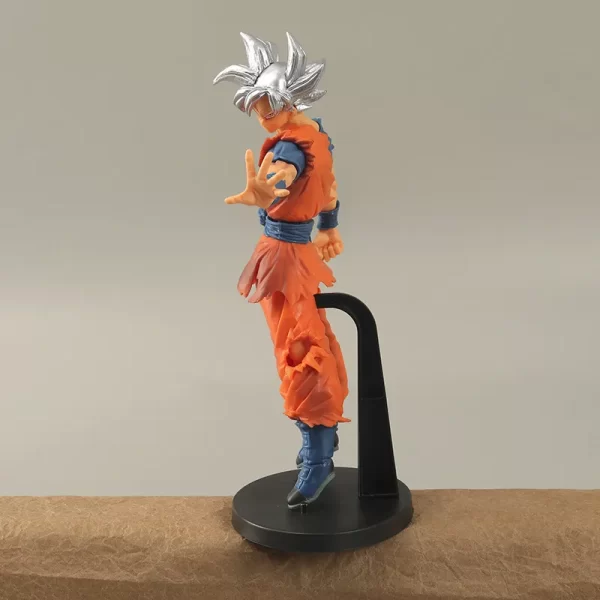 Anime Figuren Son Goku mit silbergrauen Haaren