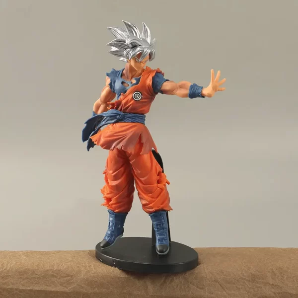 Anime Figuren Son Goku mit silbergrauen Haaren